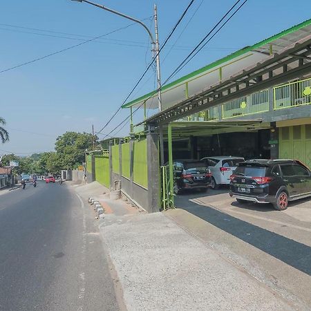 Reddoorz Syariah Near Museum Wisma Karya Subang Εξωτερικό φωτογραφία