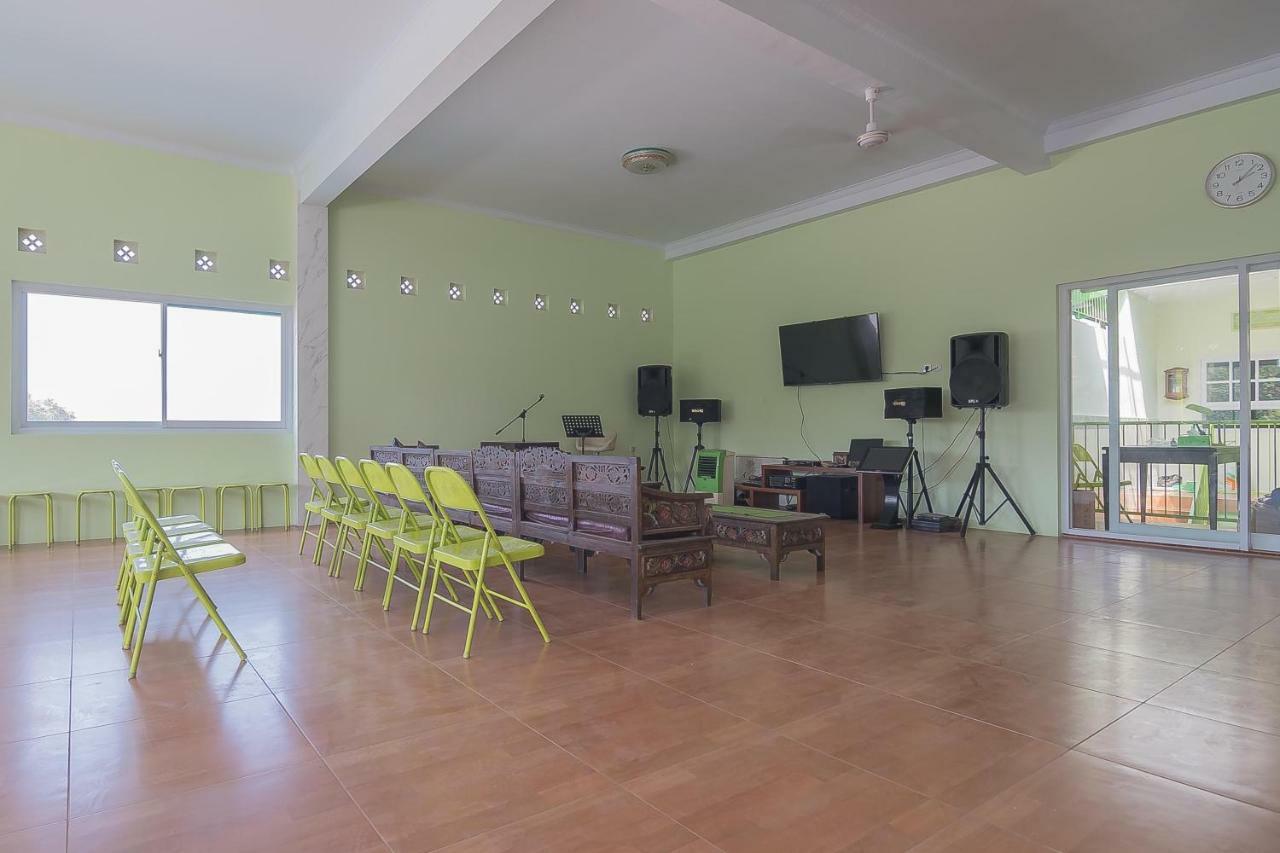 Reddoorz Syariah Near Museum Wisma Karya Subang Εξωτερικό φωτογραφία
