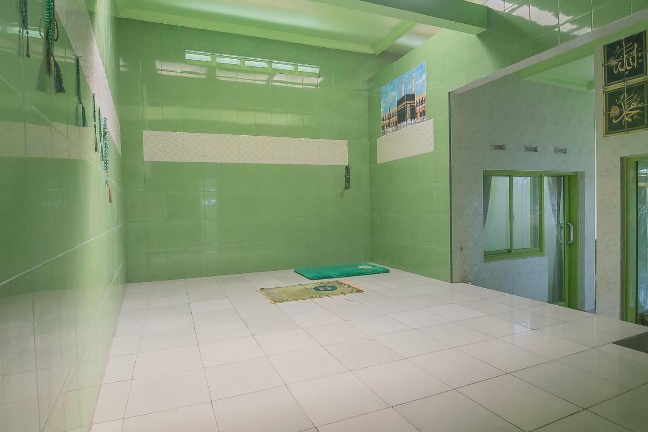 Reddoorz Syariah Near Museum Wisma Karya Subang Εξωτερικό φωτογραφία