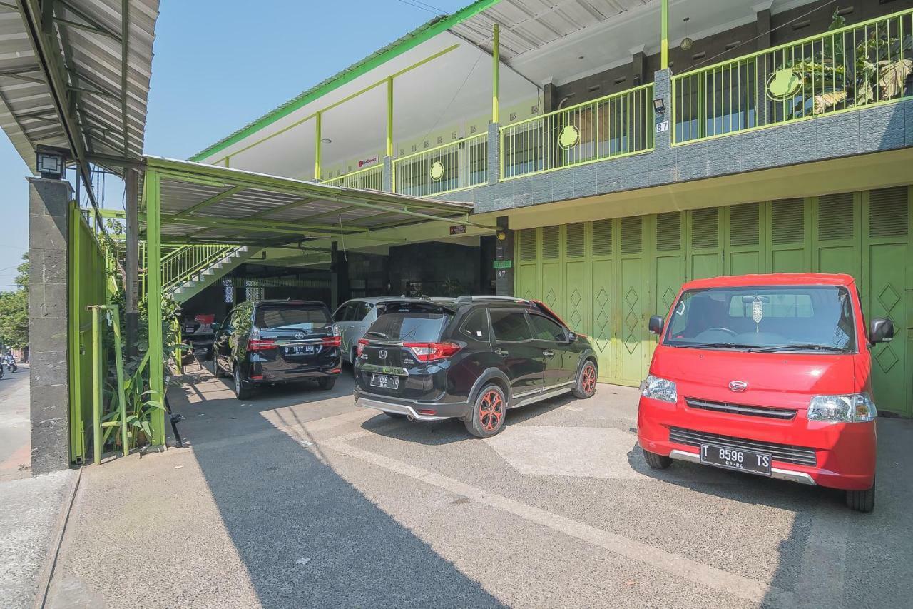 Reddoorz Syariah Near Museum Wisma Karya Subang Εξωτερικό φωτογραφία