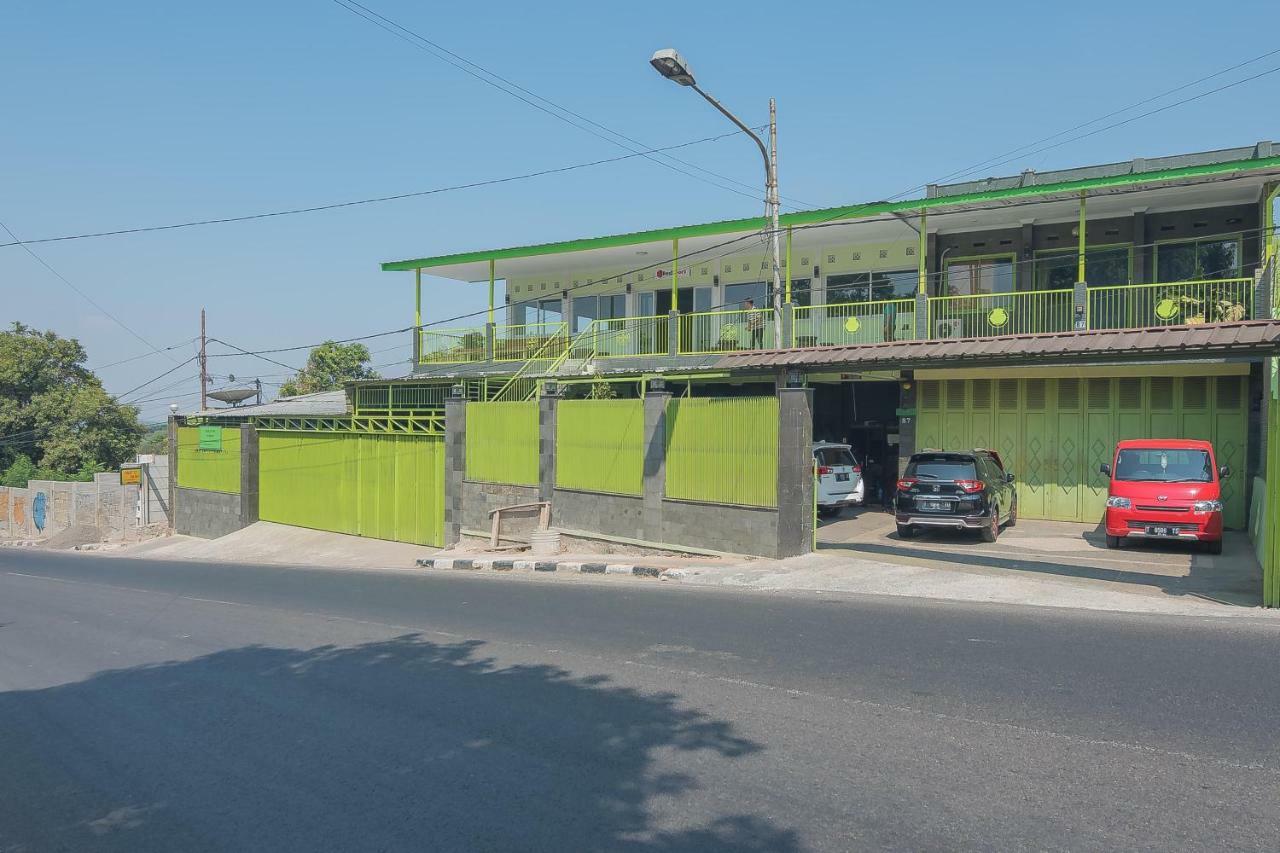 Reddoorz Syariah Near Museum Wisma Karya Subang Εξωτερικό φωτογραφία
